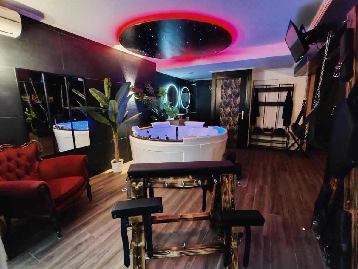 La Loveroom Bdsm De Nice " La Chambre Luxe Des Desirs " Exterior photo